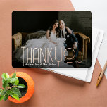 Invitation En Aluminium Merci Mariage Photo Real Foil Headline Foil In<br><div class="desc">Créez une impression durable avec notre carte de remerciements élégante, avec une belle photo de mariage et un vrai titre de Merci dans votre choix d'or, d'argent ou d'or rose. Le devant éblouit de sophistication, tandis que le dos offre de l'espace pour une autre photo chère ou une note personnelle...</div>