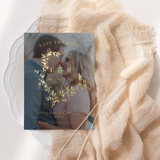 Invitation En Aluminium Monogramme De Crête Feuille D'Or Photo Enregistrer (Créateur téléchargé)