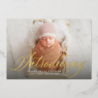 Présentation d'une élégante annonce de naissance e