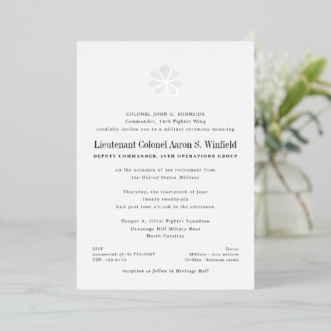 Invitation En Aluminium Retraite Militaire Lieutenant-Colonel (Debout devant)