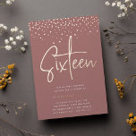Invitation En Aluminium Rose Gold Confetti Sweet sixteen fête d'anniversai<br><div class="desc">Célébrez son anniversaire d'étape avec ces invitations chic à la fête de 16e anniversaire avec "seize" en feuille d'or rose moderne,  des lettres manuscrites et des confettis. Personnalisez avec les détails de votre fête en dessous. Un choix inoubliable et luxueux pour fêter les fêtes d'anniversaire du sweet sixteen.</div>