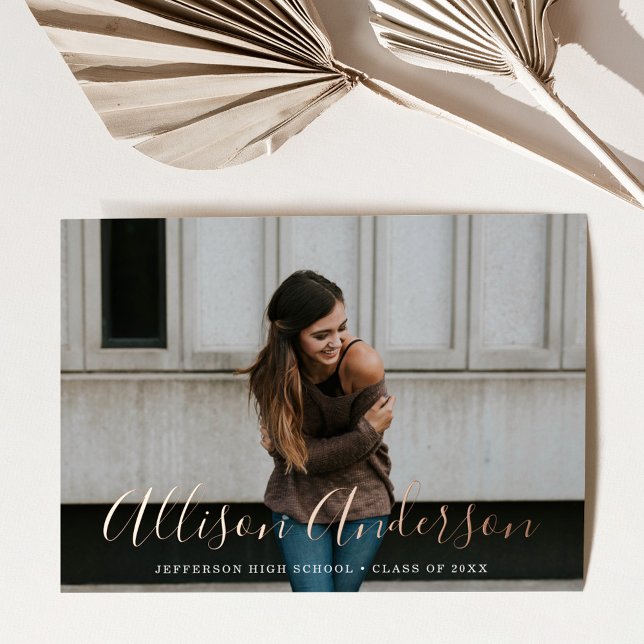 Invitation En Aluminium Rose Gold Script Sans Temps Photo Diplôme (Créateur téléchargé)