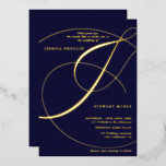 Invitation En Aluminium Script ampersand marine calligraphie or mariage<br><div class="desc">Chic et élégant véritable feuille d'or calligraphie faire-part de mariage avec et fleurit l'esperluette. Avec un magnifique script de calligraphie de brosse sur bleu marine.</div>