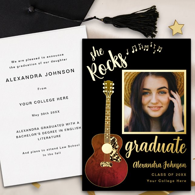 Invitation En Aluminium Script de photo de remise de diplômes moderne et a (Fun modern black and gold foil script graduate photo graduation announcement card Country music )