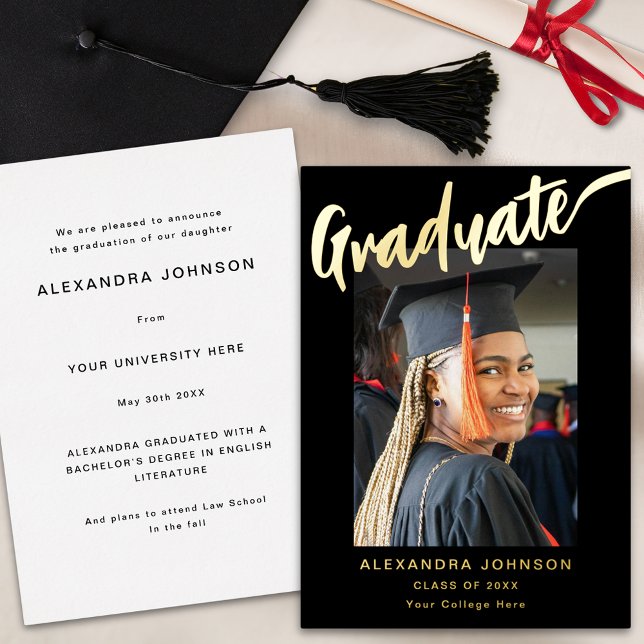 Invitation En Aluminium Script élégant photo moderne noir & or (Modern graduate photo stylish script black and gold foil graduation announcement card)