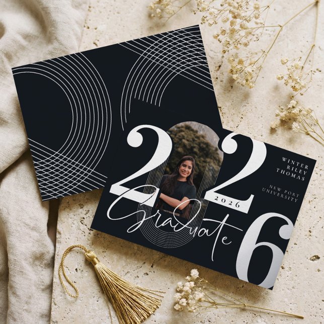 Invitation En Aluminium Script Moderne Graduate 2025 Arch Concentric Photo (Modern Graduate Script 2026 Concentric Arch Photo Foil Invitation)
