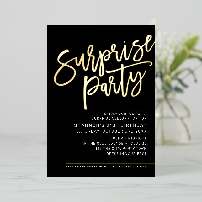 Invitation En Aluminium SCRIPT MODERNE surprise fête d'anniversaire noir o (Debout devant)