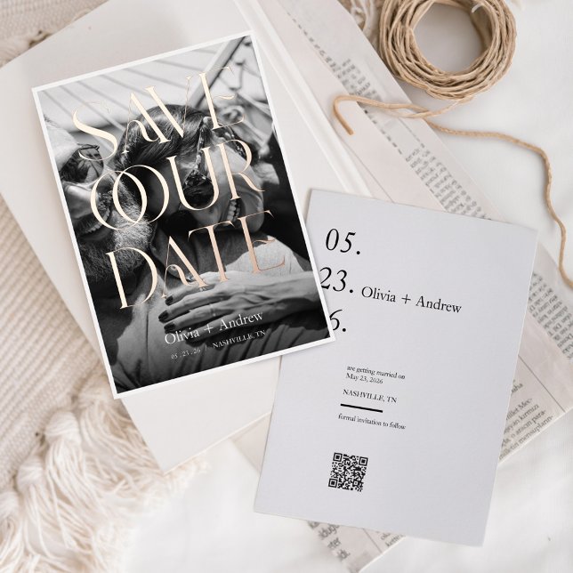 Invitation En Aluminium Style éditorial minimal moderne Photo Enregistrer  (Modern Minimal Editorial Style Photo Save the Date Foil Invitation)