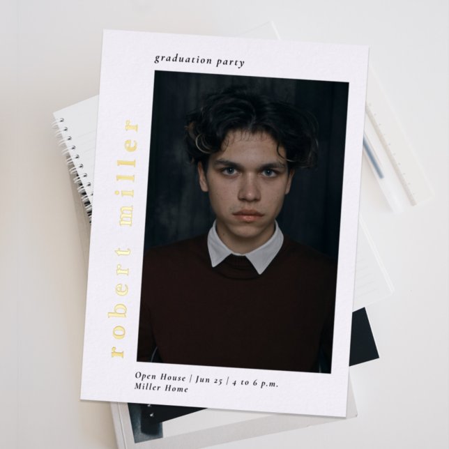 Invitation En Aluminium Titre Gras Modern Luxe Diplôme photo (Créateur téléchargé)