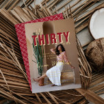 Invitation En Aluminium Trente pour moi | Photo du 30e anniversaire de la<br><div class="desc">Invitations de fête d'anniversaire moderne avec une typographie rouge audacieuse superposée avec votre photo préférée. Peut être customisé à n'importe quel âge et n'importe quelle couleur. Il n’est pas meilleur que ce combo couleur. Moderne et amusant, les étonnantes nuances de rose et de rouge bonbon sont absolument charmants et sucrés!...</div>