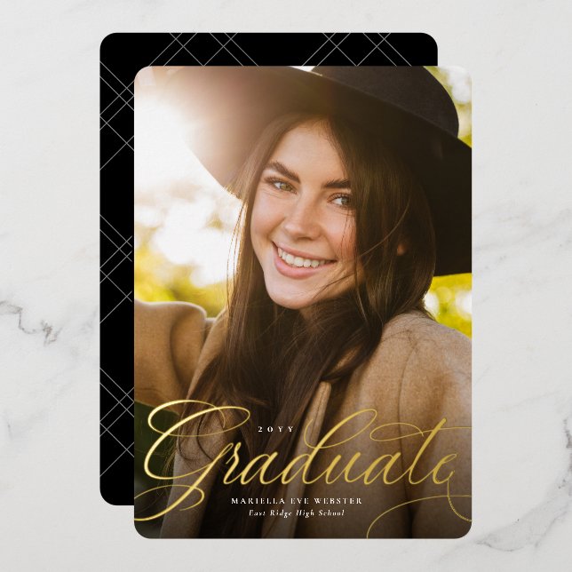 Invitation En Aluminium Un simple script de graduation vertical en or pour (Recto/Verso)