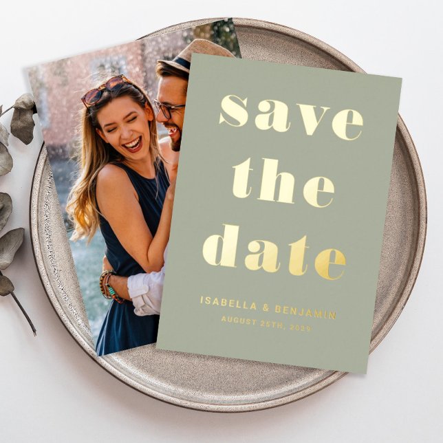 Invitation En Aluminium Vert Sauge Moderne Photo Enregistrer La Date Or (Modern Sage Green Photo Save The Date Gold Foil Invitation)