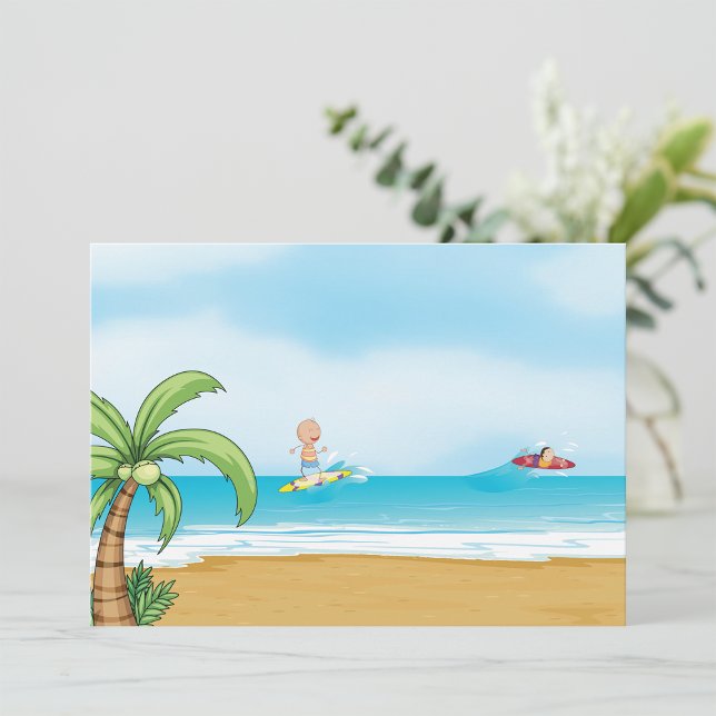 Invitation Enfants faisant du surf sur une plage tropicale Fu (Créateur téléchargé)
