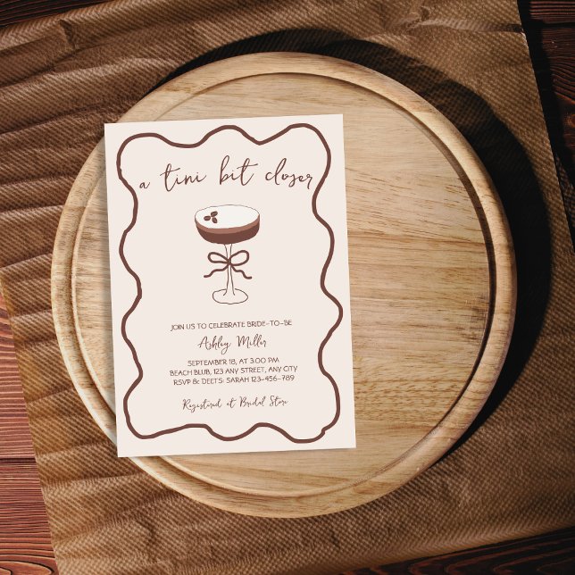 Invitation Espresso Martini Fête des mariées tirée à la main (Espresso Martini Hand Drawn Bridal Shower Invitation)