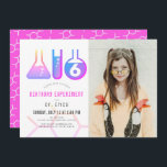 Invitation Expérience scientifique Neon rose fille photo Anni<br><div class="desc">Cette cool "expérience d'anniversaire" de la fille science invitation photo d'anniversaire avec un arrière - plan blanc avec des flacons, et un tube de test. L'envers est doté d'un arrière - plan rose néon avec des motifs moléculaires. Personnalisez-vous pour répondre à vos besoins. Vous pouvez trouver des produits correspondants dans...</div>