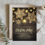 Invitation Faux Wood Gold Parties scintillant Flocs de neige<br><div class="desc">Famille Invitation et amis à votre fête de vacances avec cette invitation de Noël personnalisable. Il présente des flocons de neige en parties scintillant or et des étoiles sur un arrière - plan en faux bois. Cette invitation de Noël rustique est parfaite pour des fêtes à thème rustiques. Les textes...</div>