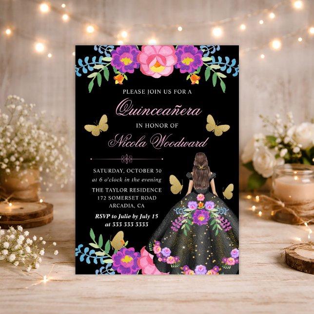 Invitation Femme Brunette en robe florale mexicaine Quinceañe (Créateur téléchargé)