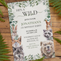 Fête animalière d'un anniversaire de forêt