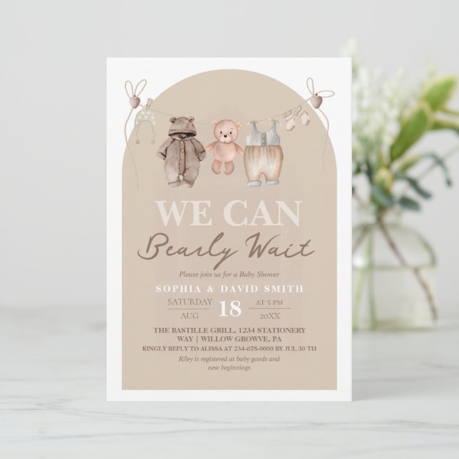 Invitation Fête bébé ours en peluche marron  (Debout devant)