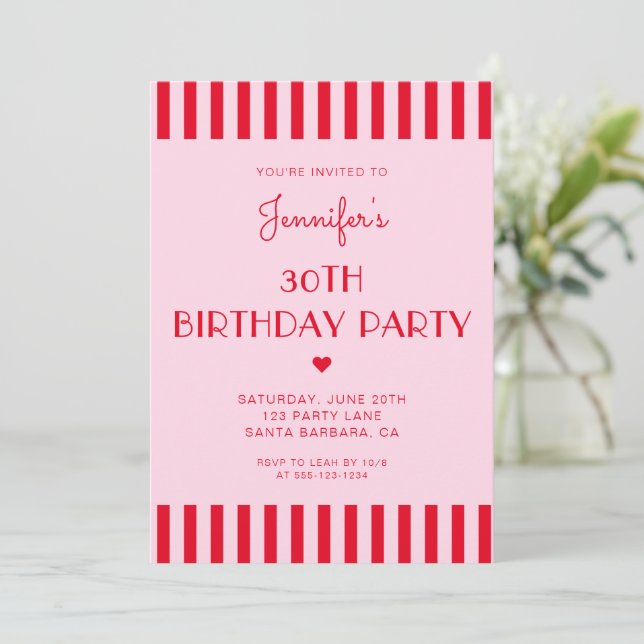 Invitation Fête d'anniversaire 30 ans rayures rouge rétro et  (Debout devant)