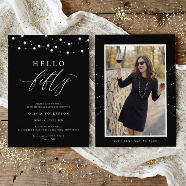 Invitation Fête d'anniversaire 50 ans Hello Fifty Moderne et  (Elegant black and white Hello Fifty 50th birthday invitation with script typography and string light)
