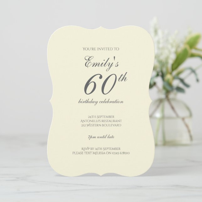 Invitation Fête d'anniversaire 60 ans crème élégante moderne (Debout devant)