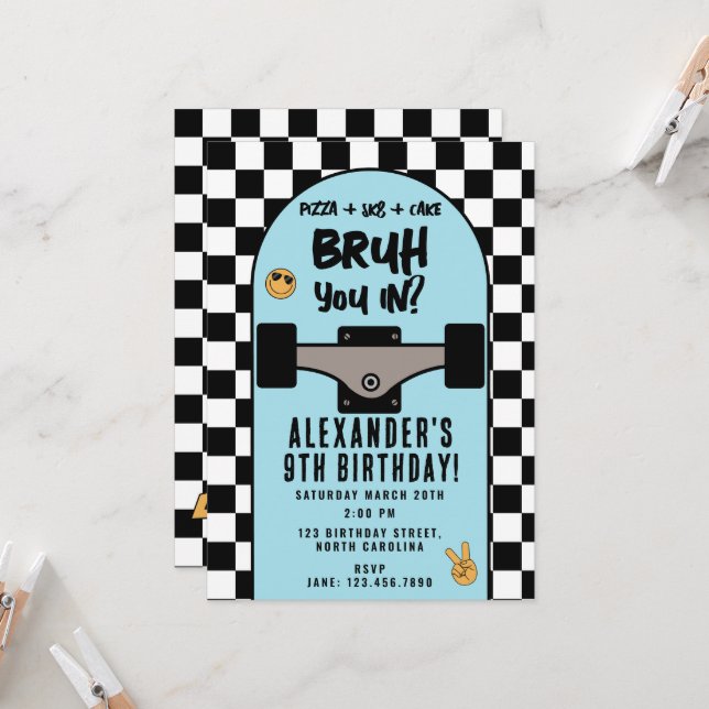Invitation Fête d'anniversaire à carreaux de skateboard de Br (Devant/Arrière en situation)