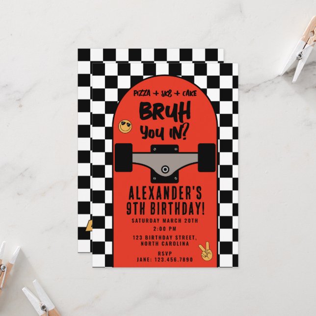 Invitation Fête d'anniversaire à carreaux de skateboard de Br (Devant/Arrière en situation)