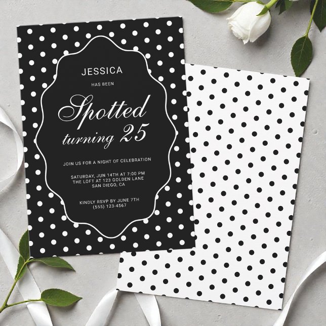 Invitation Fête d'anniversaire chic noire à pois 25 ans (Chic Black Polka Dot Spotted 25th Birthday Party Invitation)