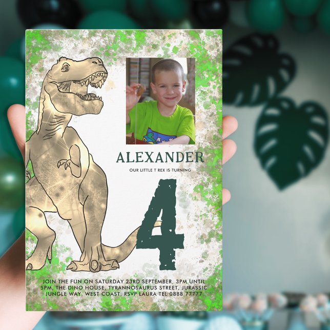 Invitation Fête d'anniversaire de dinosaure T-Rex (T-Rex dinosaur 4th birthday party invitation with photo template modern green typography watercolor )