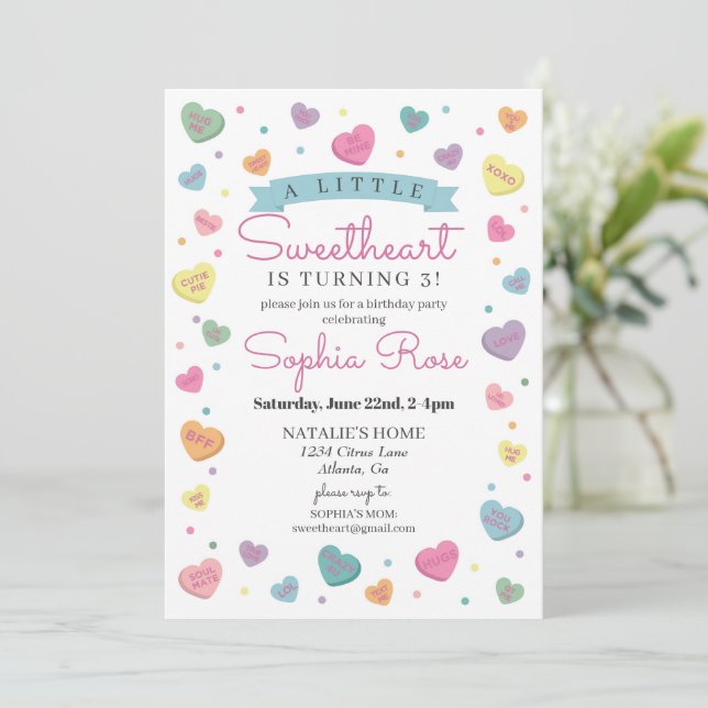 Invitation Fête d'anniversaire de février pour fille avec des (Debout devant)