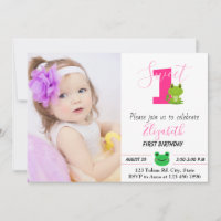 Fête d'anniversaire de la jeune grenouille rose