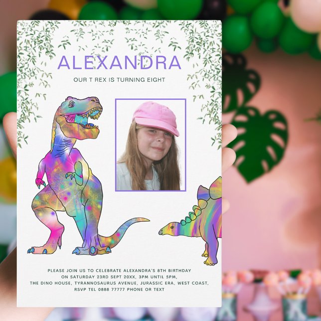 Invitation Fête d'anniversaire des filles Dinosaure T-Rex Vio (Dinosaur T-Rex colorful girls 8th birthday party invitation with photo template purple pink)