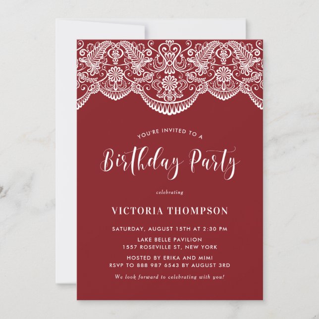 Invitation Fête d'anniversaire en Brocade Blanc sur fond Roug (Devant)