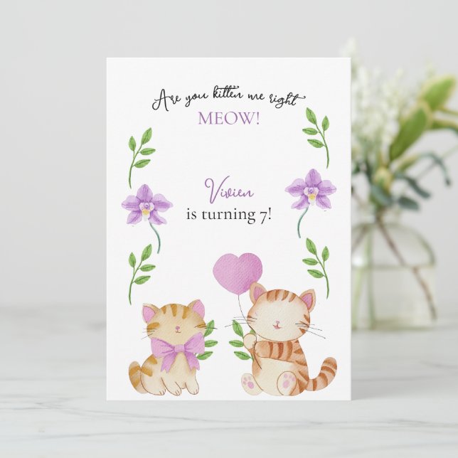 Invitation Fête d'anniversaire enfantine florale de chat mign (Debout devant)