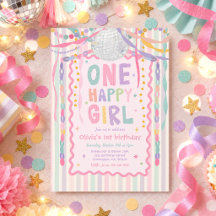 Fête d'anniversaire fantaisiste d'une fille heureu