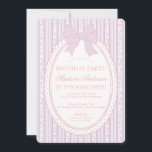Invitation Fête d'anniversaire florale élégante vintage viole<br><div class="desc">Un mélange charmant d'élégance vintage et de féminité ludique, cette collection de décorations pour fêtes présente des florales preppy douces associées à des nœuds coquettes délicats. Conçue pour être intemporelle tout en étant fraîche, chaque pièce apporte une touche douce et raffinée à votre célébration. ★ Laissez-moi vous aider à planifier...</div>