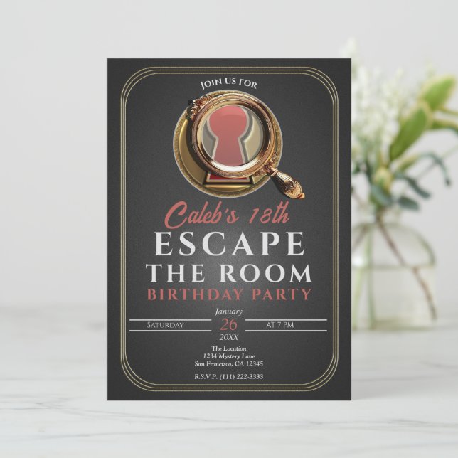 Invitation Fête d'anniversaire Gold & Black Escape Room Game (Debout devant)