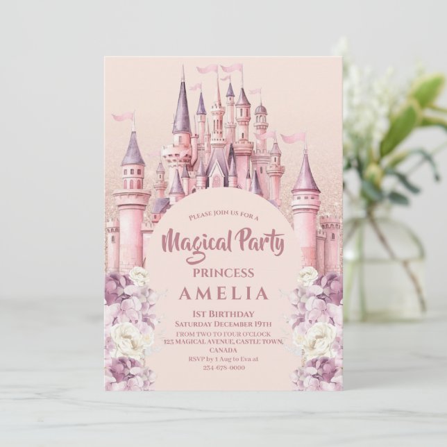 Invitation Fête d'anniversaire magique de 1 an Château de des (Debout devant)