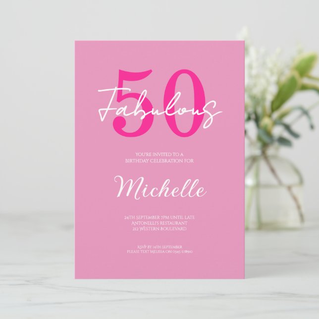 Invitation Fête d'anniversaire moderne 50 ans et fabuleuse ro (Debout devant)