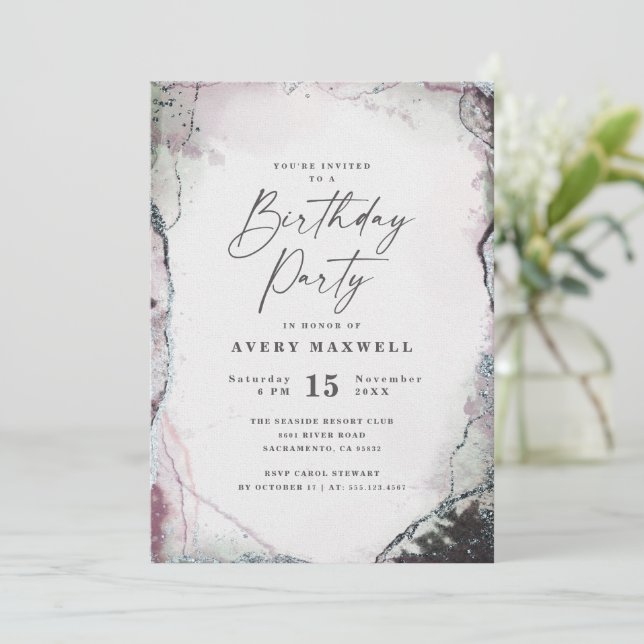 Invitation Fête d'anniversaire moderne abstraite violette et  (Debout devant)