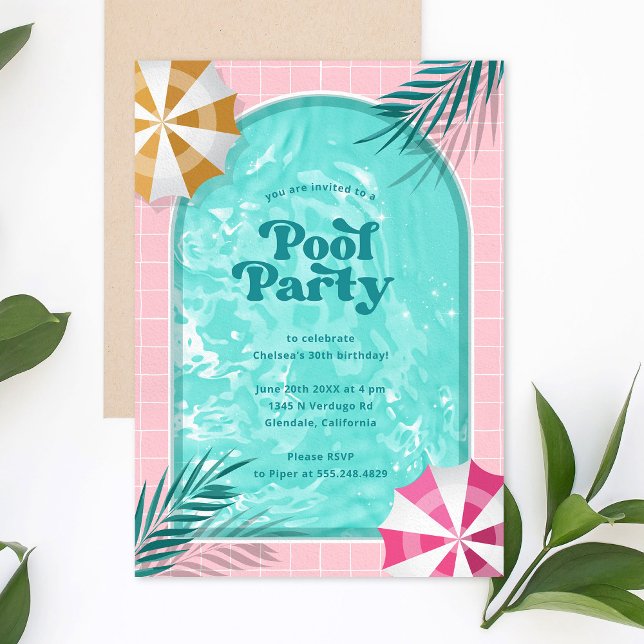 Invitation Fête d'anniversaire rose de Palm Springs Summer Po (Pool party invitation featuring an arch-shaped swimming pool and pink pool tiles.)