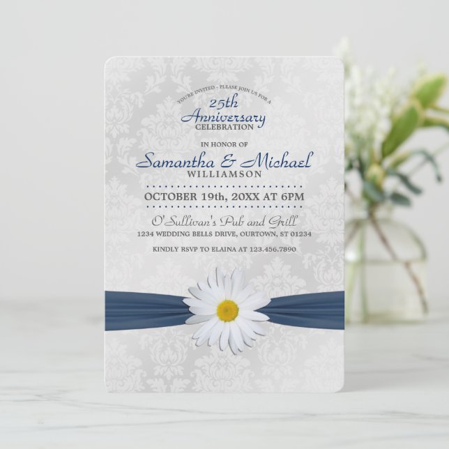 Invitation Fête d'anniversaire Shasta Daisy Navy Blue (Debout devant)