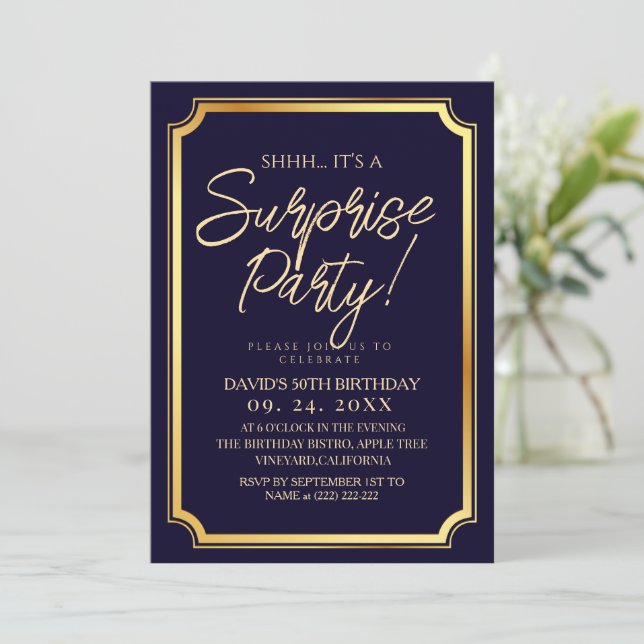 Invitation Fête d'anniversaire surprise 50 ans Navy Gold (Debout devant)