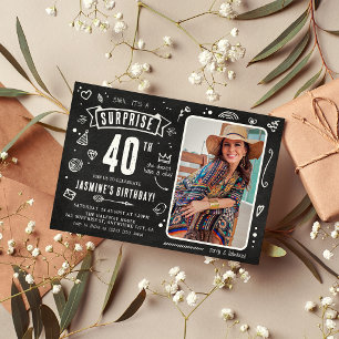 Invitation Fête d'anniversaire surprise Fun Chalkboard Doodle