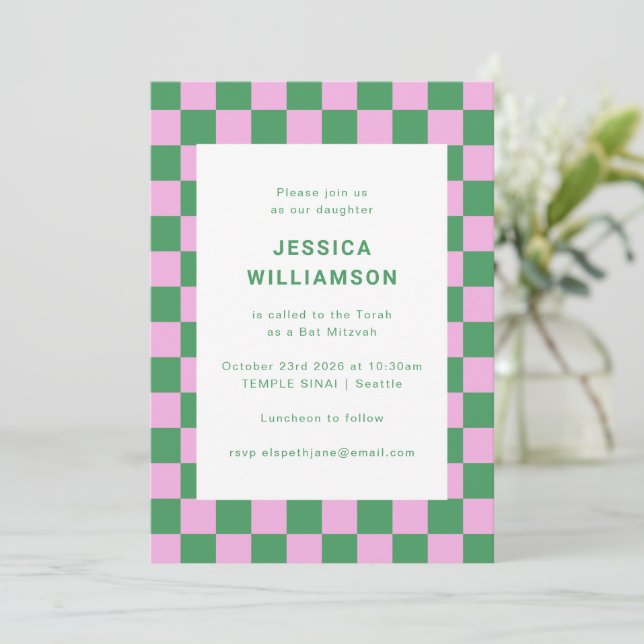 Invitation Fête de Bar Mitzvah Rose Vert Moderne Damier (Debout devant)