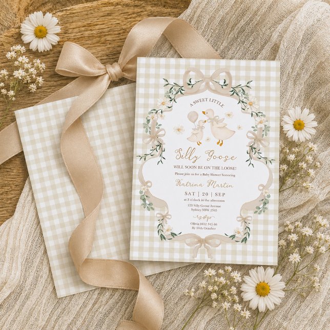 Invitation Fête de bébé beige gingham Silly Goose neutre (Créateur téléchargé)