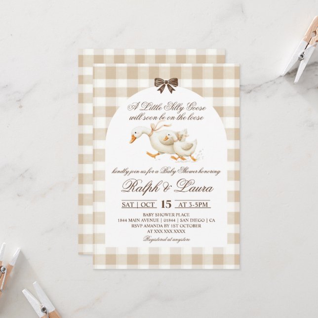 Invitation Fête de bébé en gingham neutre Silly Goose (Devant/Arrière en situation)