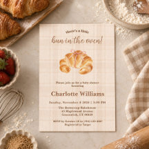 Fête de Bébé Fille Croissant avec un Petit Pain au