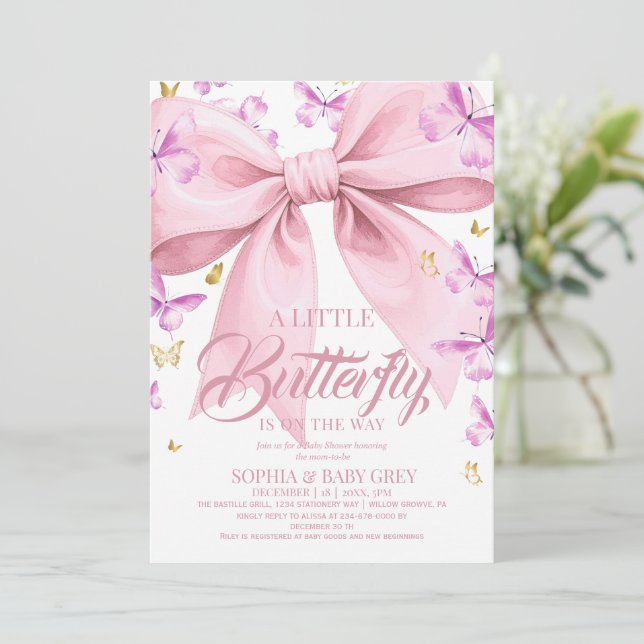 Invitation Fête de bébé papillon aquarelle or et violet  (Debout devant)